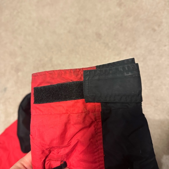 Columbia Snowsuit. Perfect for Canadian winters! - Picture 12 of 12